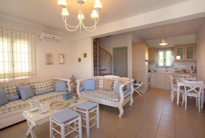 Aeolia Villas Karystos  Ruang foto